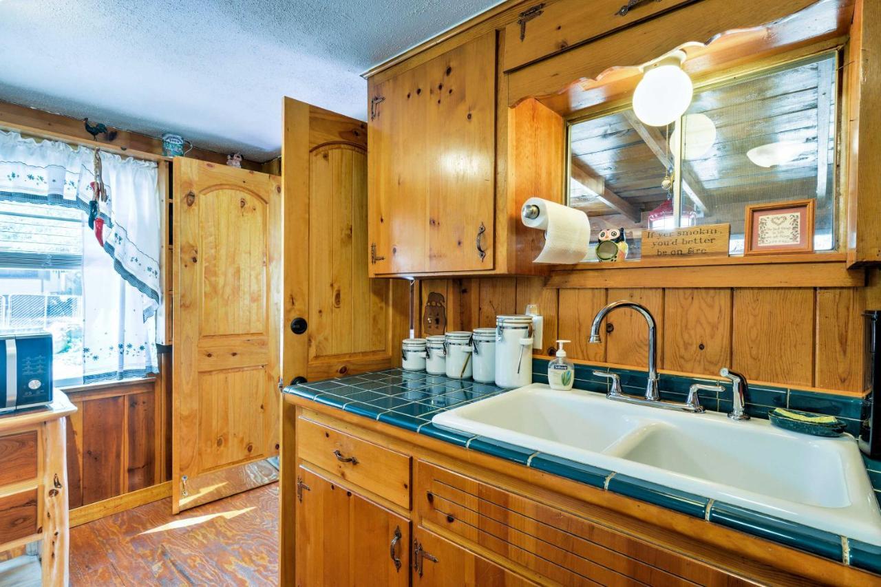 הוילה Cozy Cabin With Ac And Deck, 5 Mi To Downtown פרסקוט מראה חיצוני תמונה